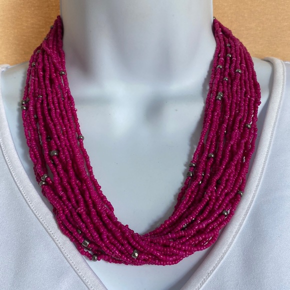 Vintage layer necklace featuring fuchsia seed beads & silver accents - Picture 1 of 4